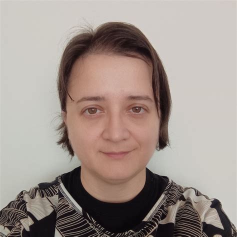 silvia aziriova|Loop .